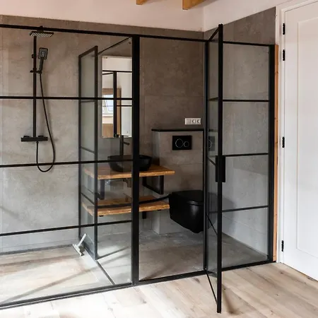 Newly Built Nature Design Villa, Wifi Appartement
