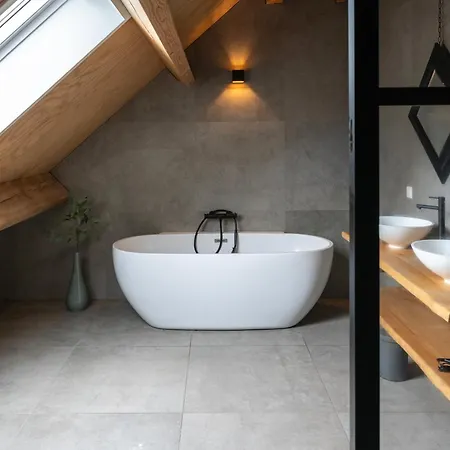Newly Built Nature Design Villa, Wifi Appartement